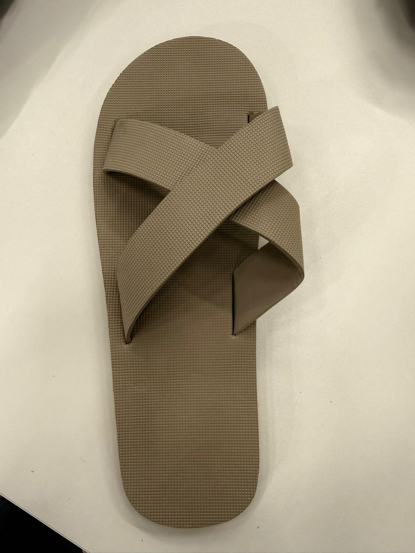 Zapatilla Bergamo VIP de EVA de 9 mm. Fabricada por encargo en blanco o café.